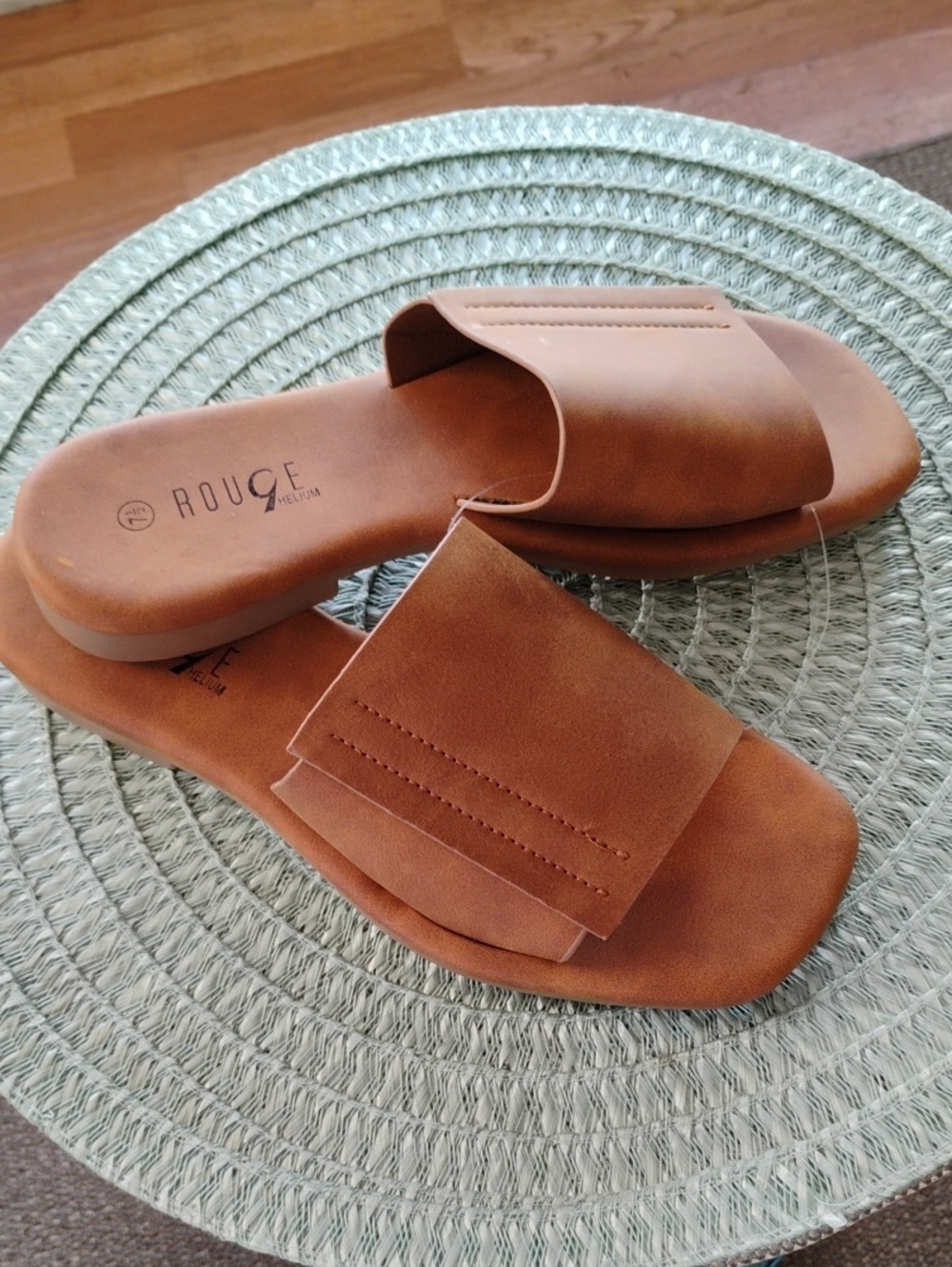 NWOT ROUGE HELIUM WOMEN'S SANDALS